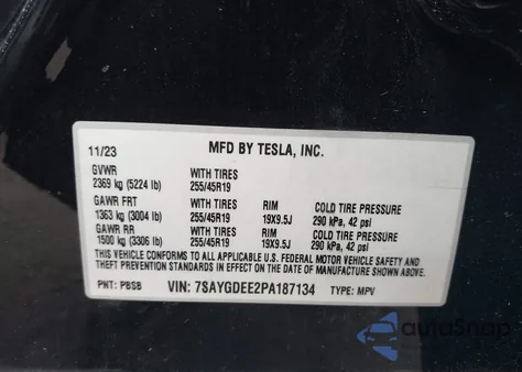 2023 Tesla Model Y Awd/Long Range Dual Motor All-Wheel Drive z USA, uszkodzony, nr VIN 7SAYGDEE2PA187134
